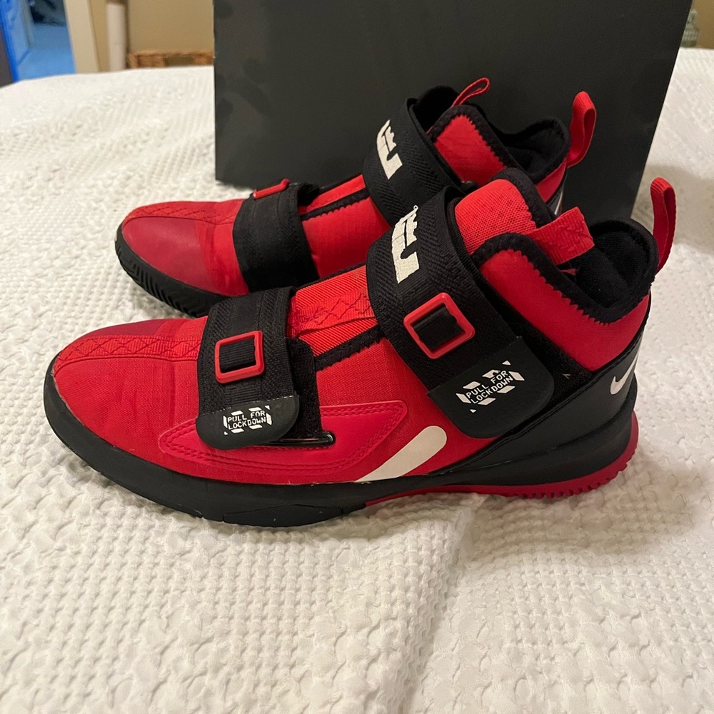 Nike LeBron soldier 13s boys size 6